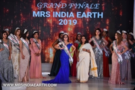 A Walk Of Glamour On Stage with Mrs India Earth 2019