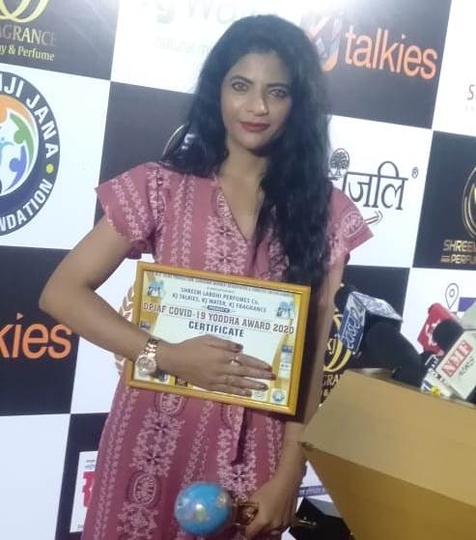 Pallavi Kulkarni Honoured With DADASAHEB  PHALKE  Icon Award  Organised By Kalyanji Jana