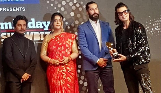 Actor Mukesh J Bharti & Producer Manju Bharti fecilated by Midday Showbiz Icon Award 2020