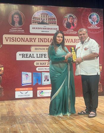 Social Worker Honoured With VISIONARY INDIAN AWARD Ram Kumar Pal – Journeyed From Mumbai To Delhi To Receive National Recognition