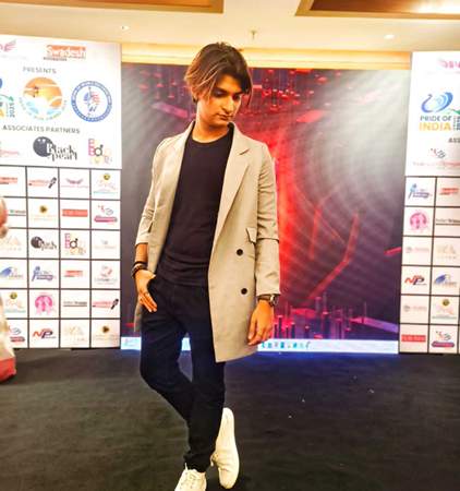 Rising Star Keneil Modi Honored With Karmdeep Samman 2025 Awarded  BEST MODEL AND ACTOR  By Legendary Actor Raza Murad